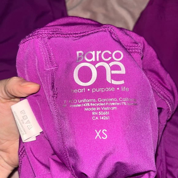 👚Barely worn scrubs set in Magenta 👚 - Picture 4 of 6